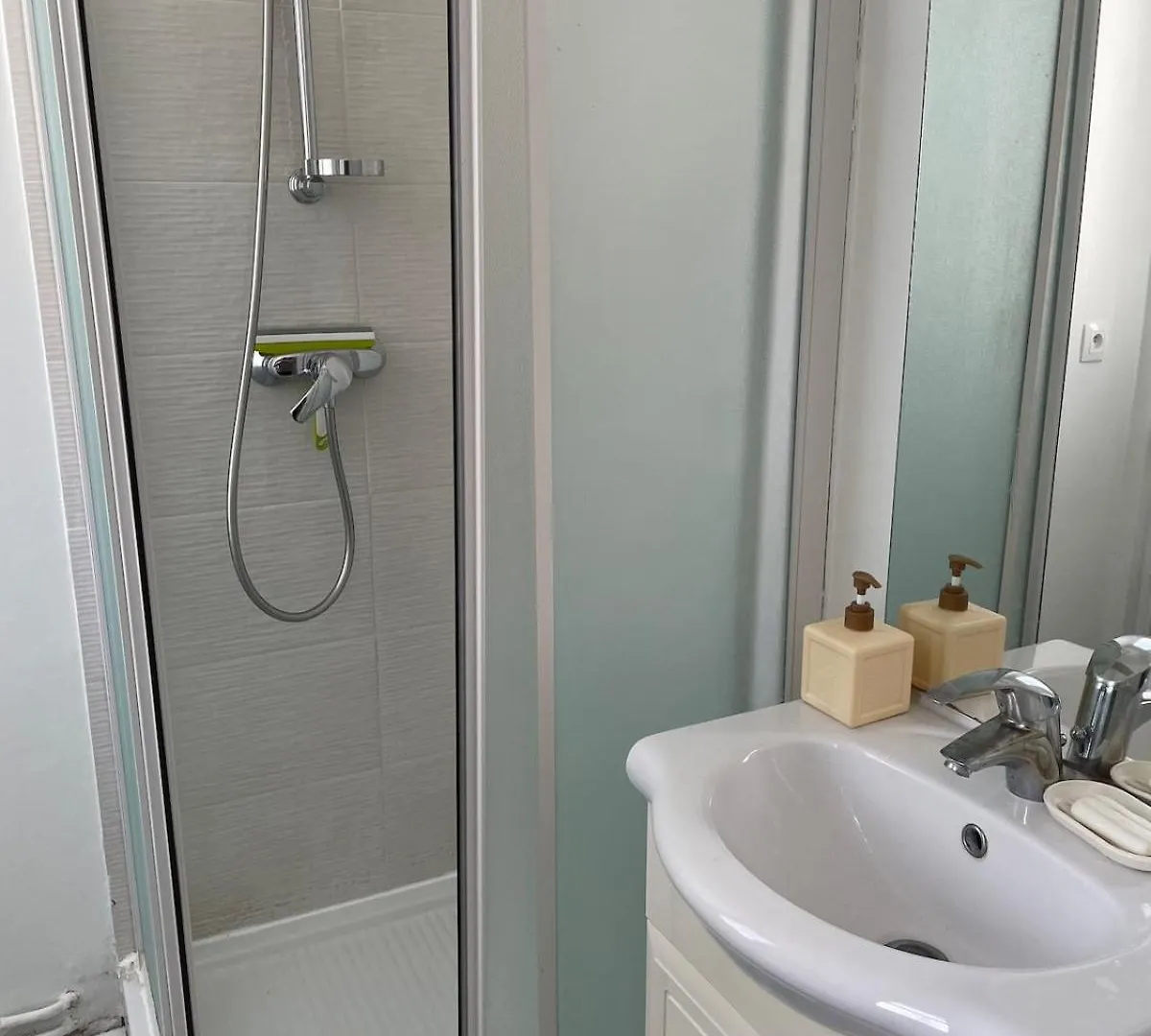 Apartment Paris 19 Bright, Close To Transport France